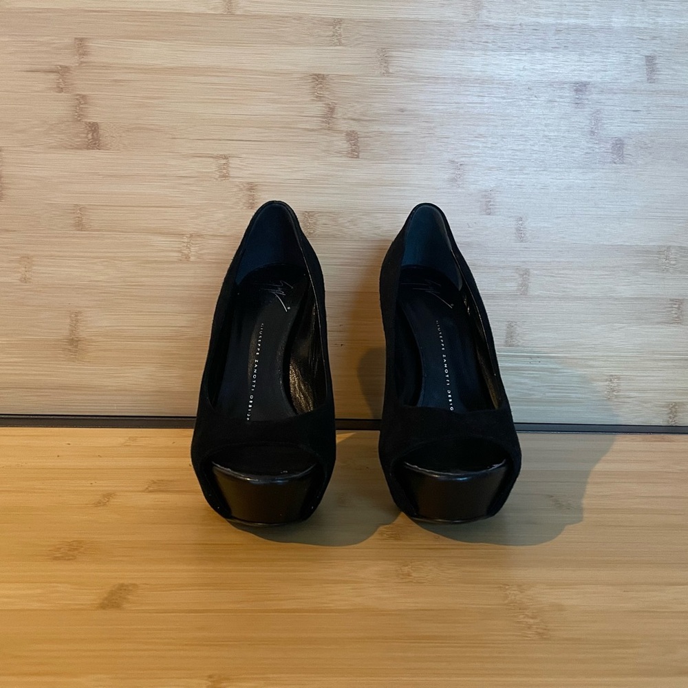 Giuseppe Zanotti Boutique Suede Peep -Toe Platform Pumps